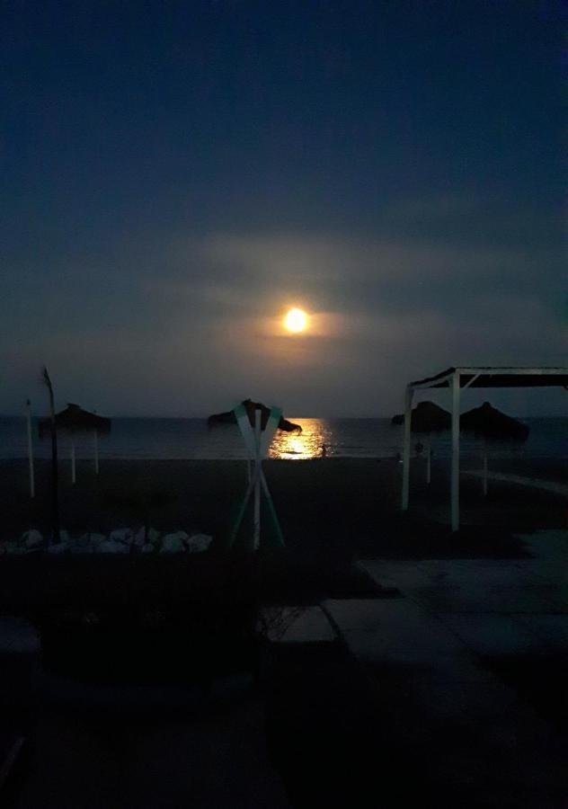 Lido Beachfront توريمولينوس المظهر الخارجي الصورة
